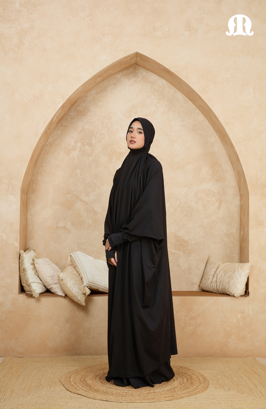 Black Full Makhna with Sleeves