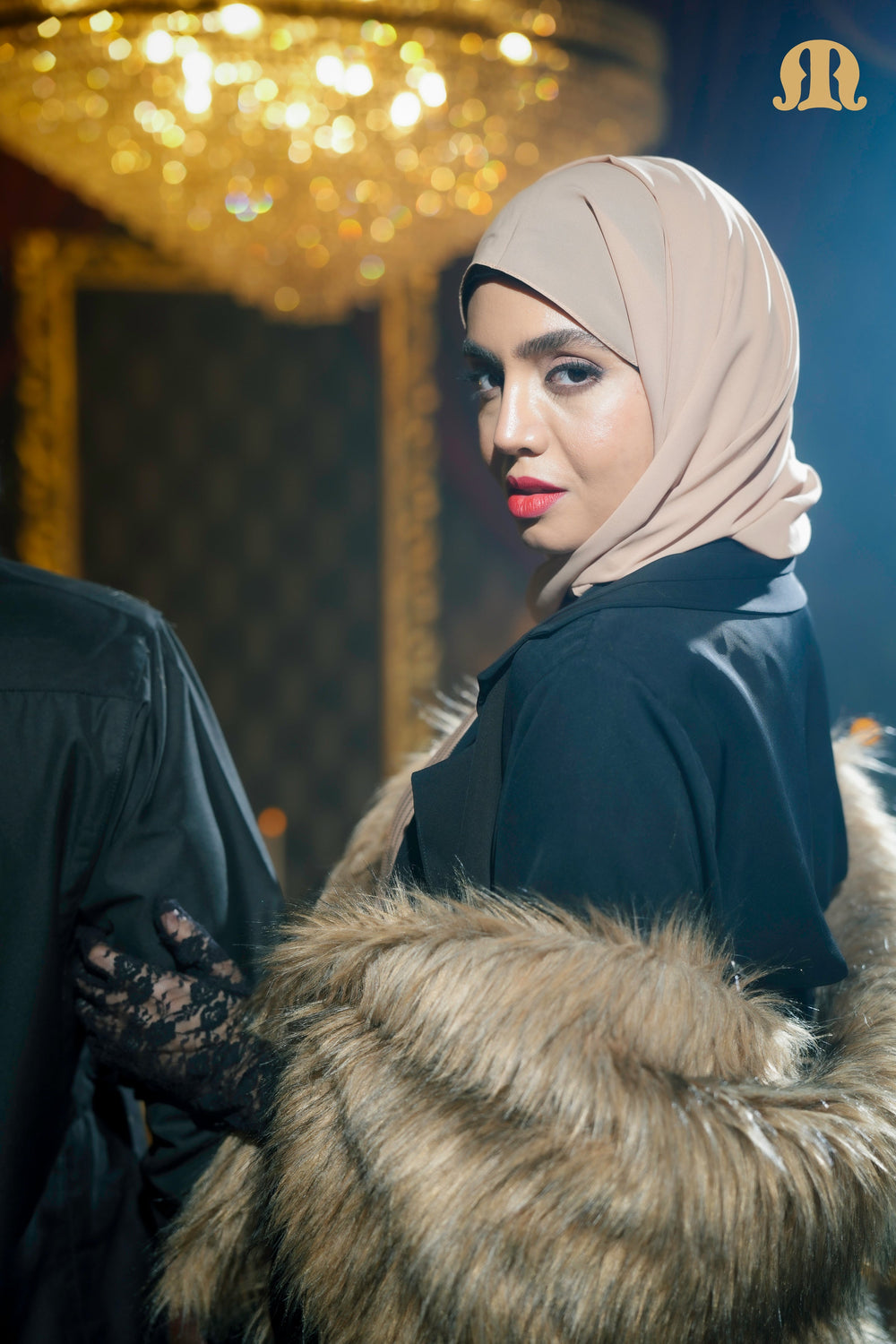 Veda Shrug Abaya Black