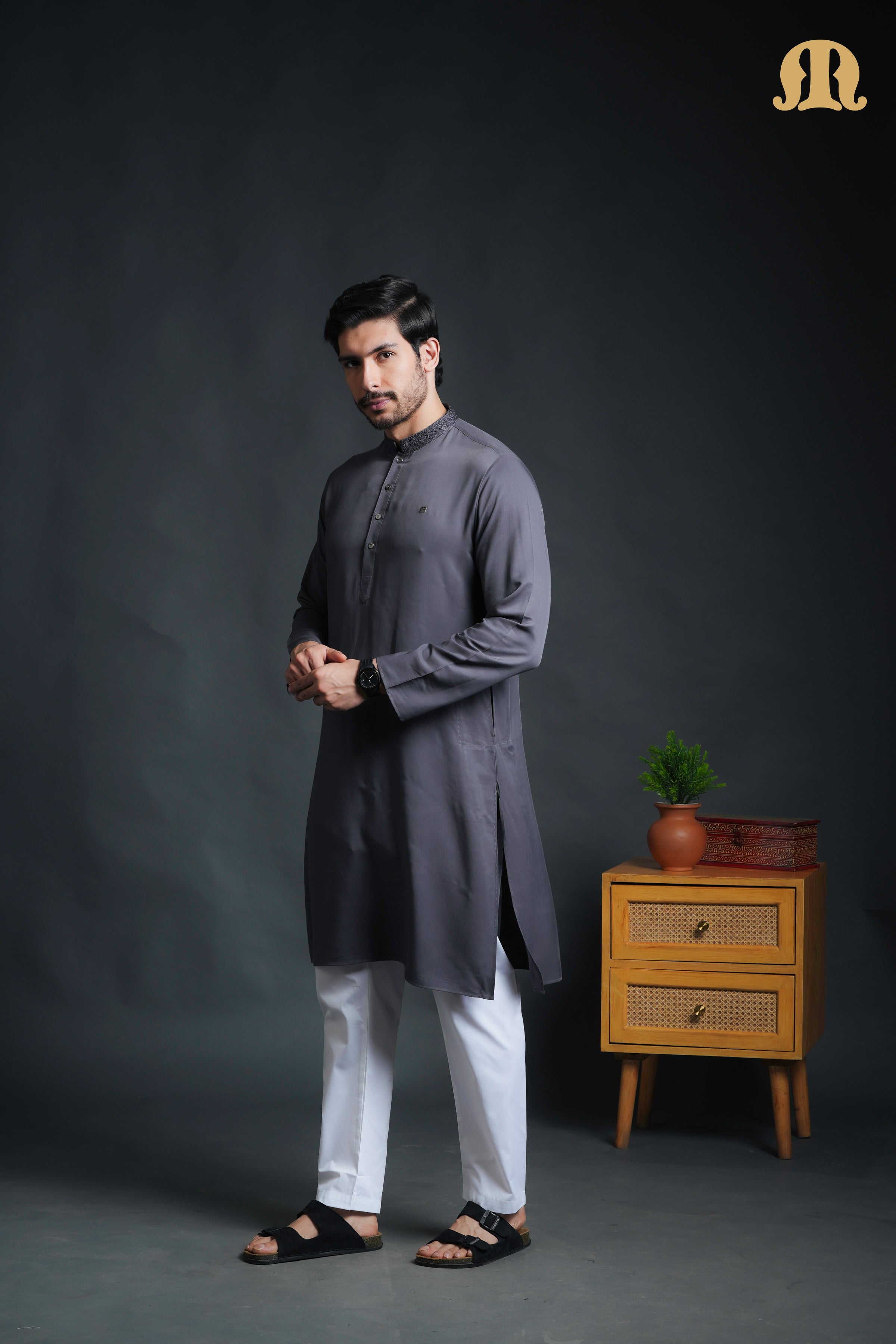 Yavan Embriodered Grey Kurta Set Men