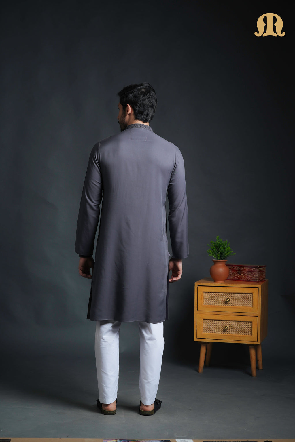Yavan Embriodered Grey Kurta Set Men