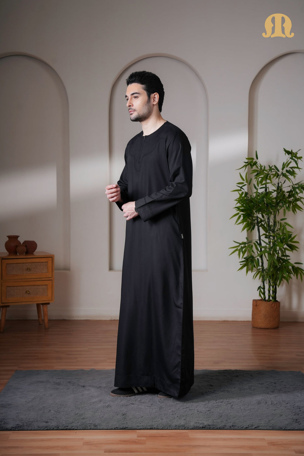 Kurvig Omani 2.0 Black Thobe Mens